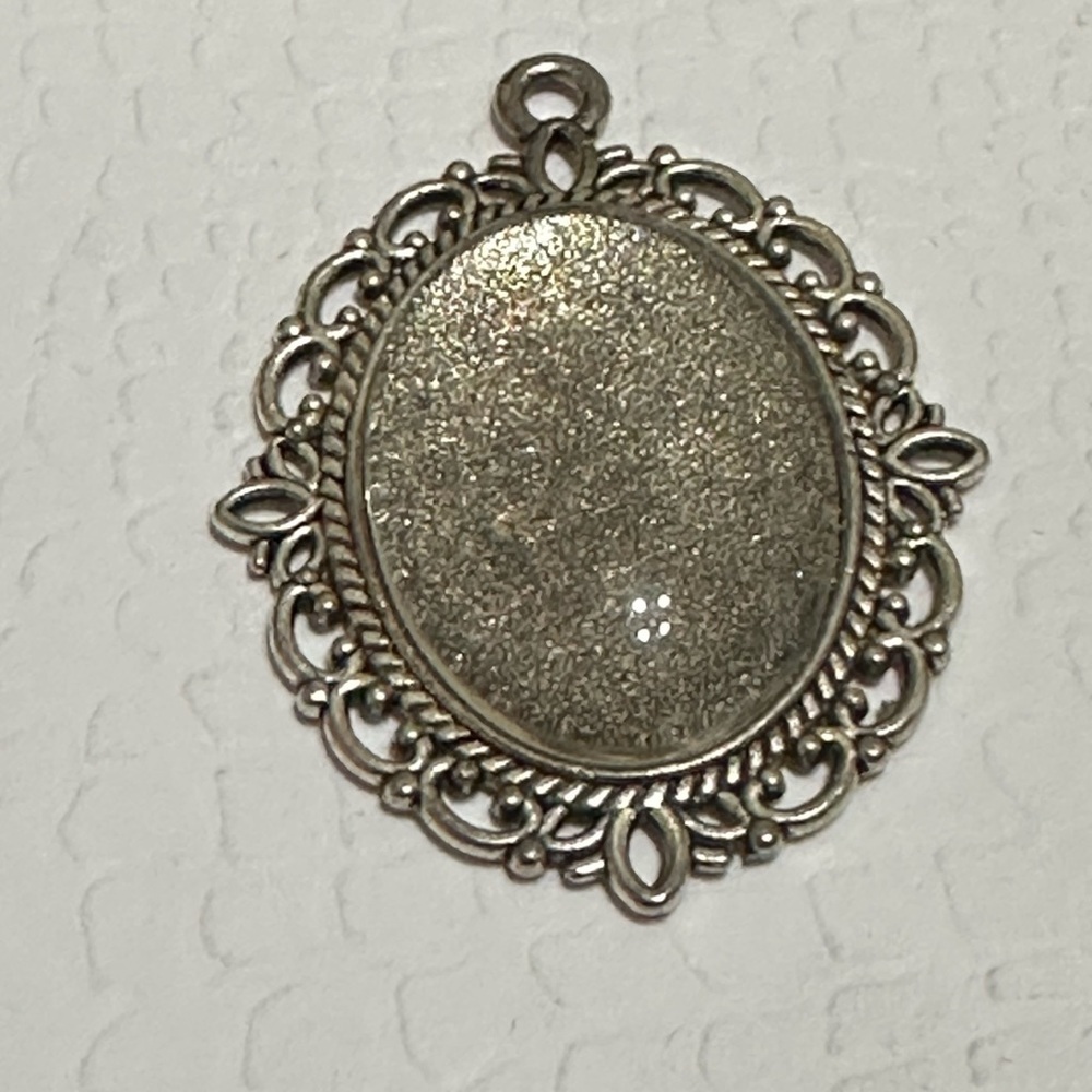 Round antique silver set your own pendant.